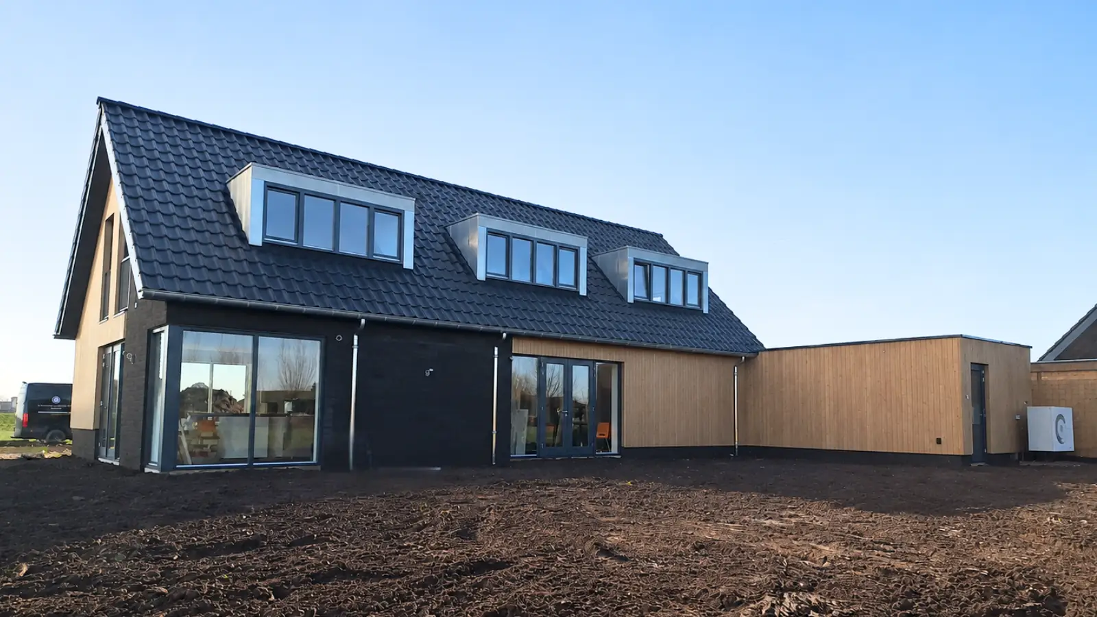 Vrijstaande woning met drie grote dakkapelen