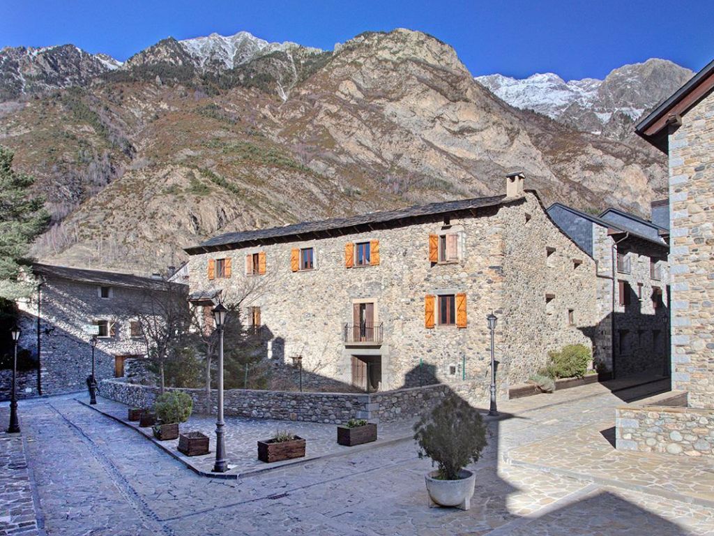 Pirineos 1: Invest in Casa Anglada in Benasque | Reental