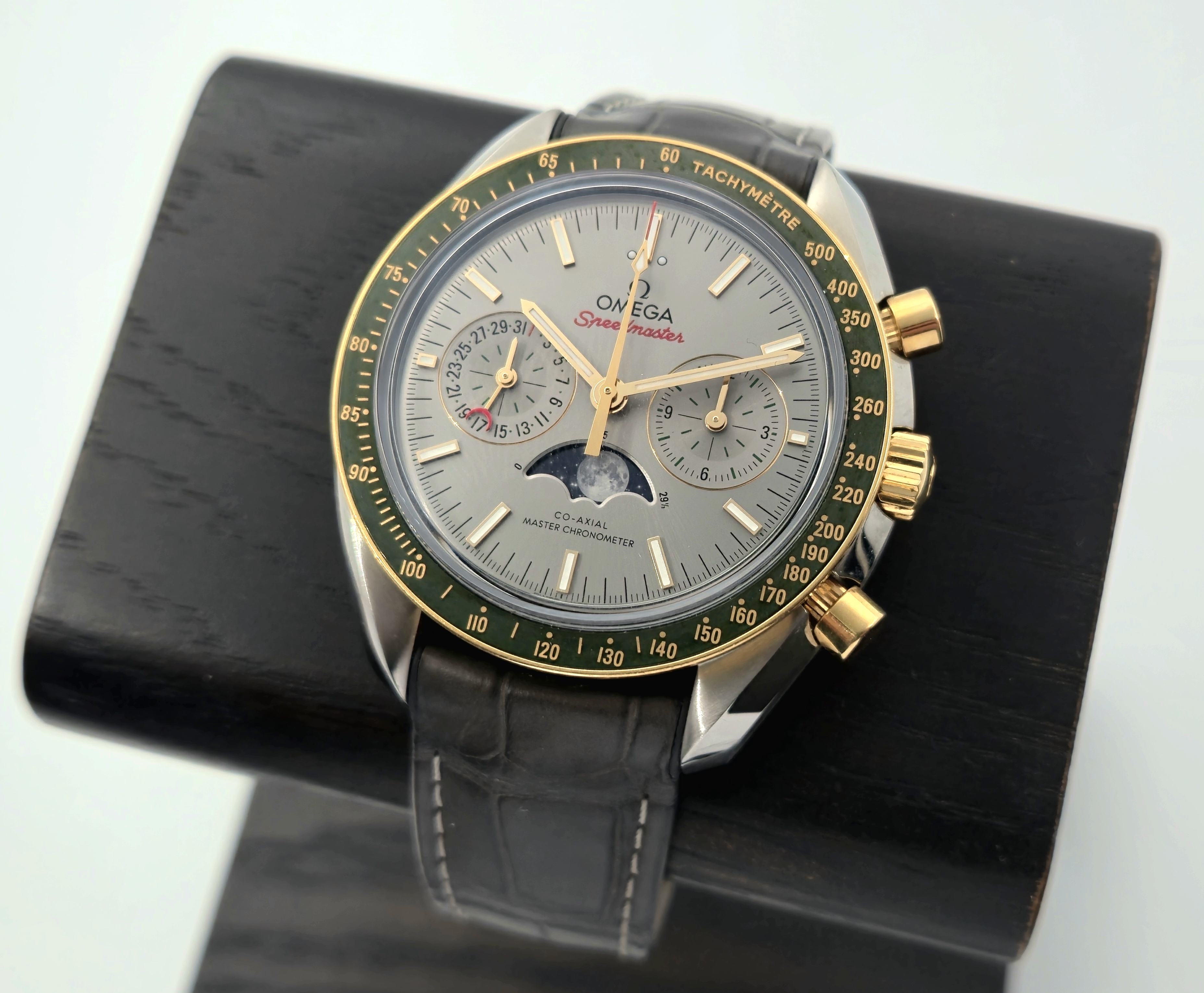 Omega Speedmaster Professional Moonphase Co-Axial Steel/Gold 44 (09/2022) 