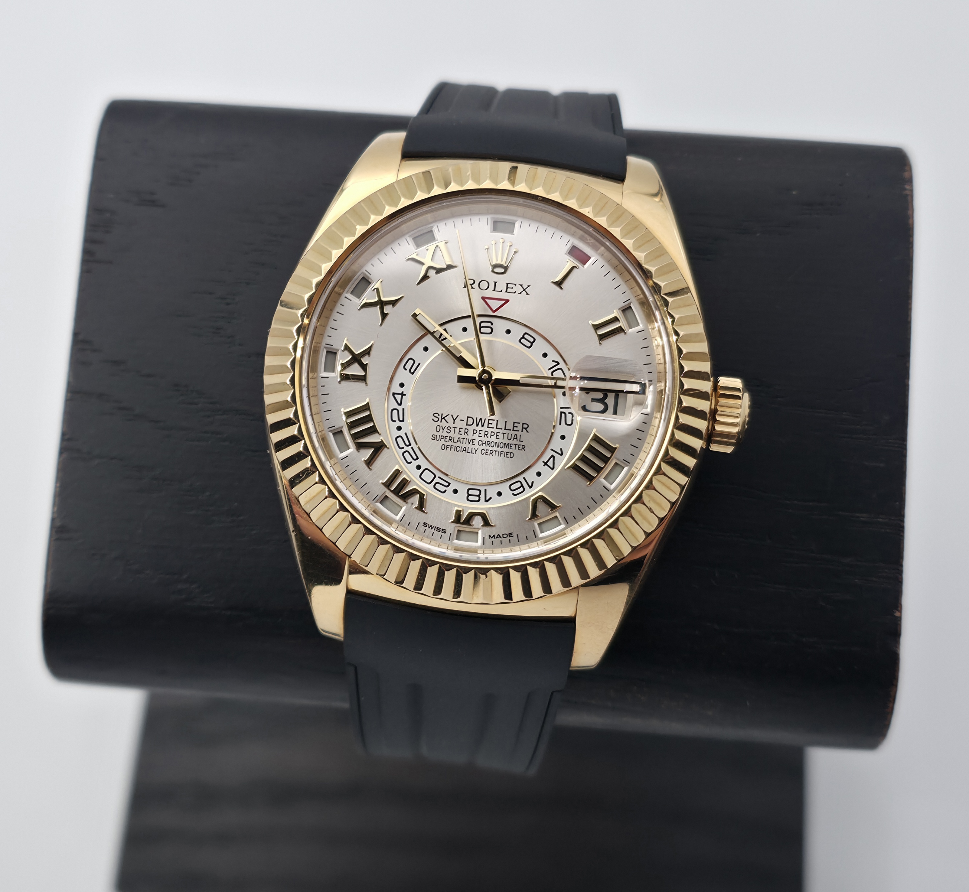 Rolex Sky-Dweller 42mm 18k Gold (06/2016) 