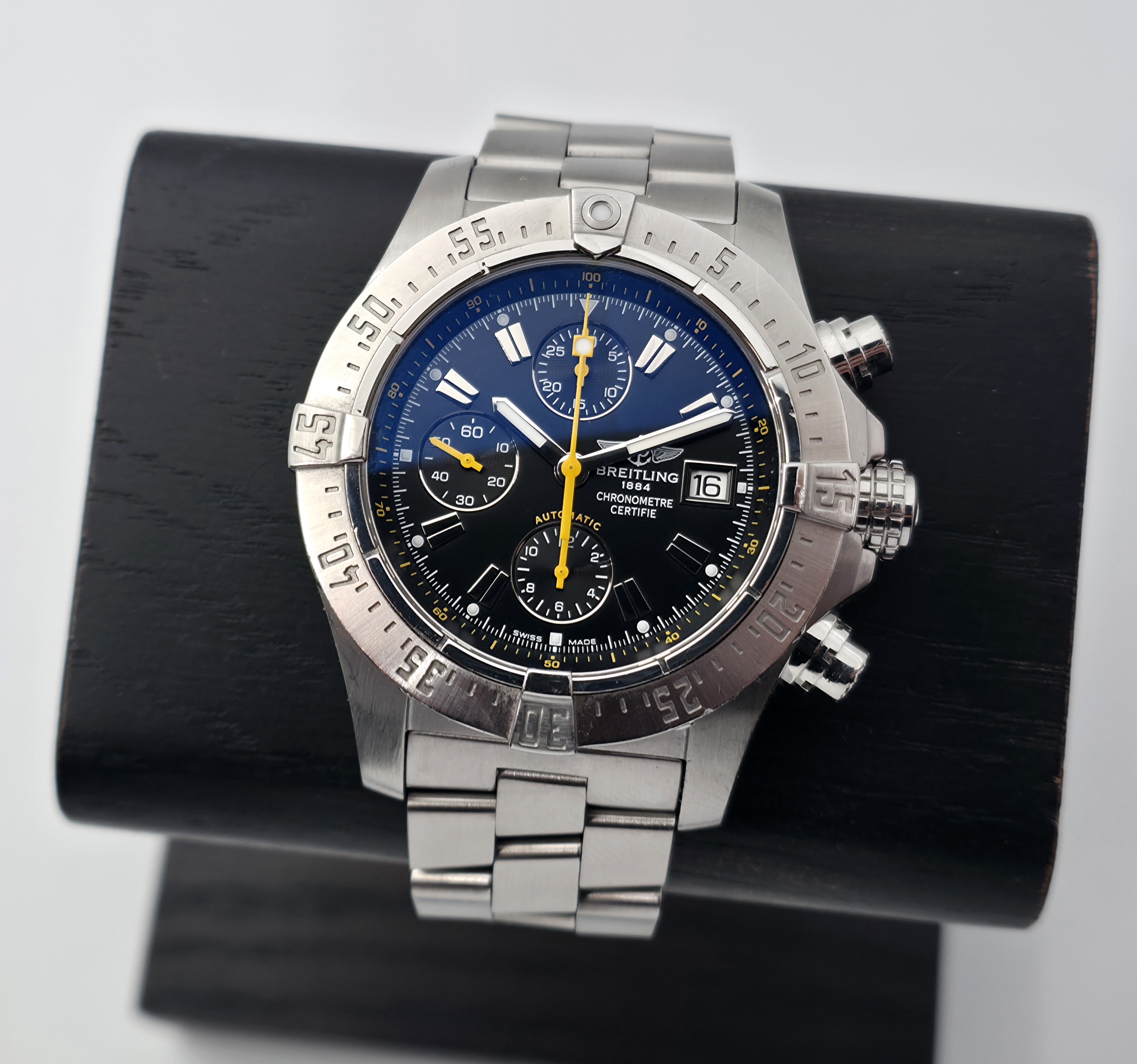 Breitling Avenger Skyland Code Yellow Limited Edition 45mm (04/2012)