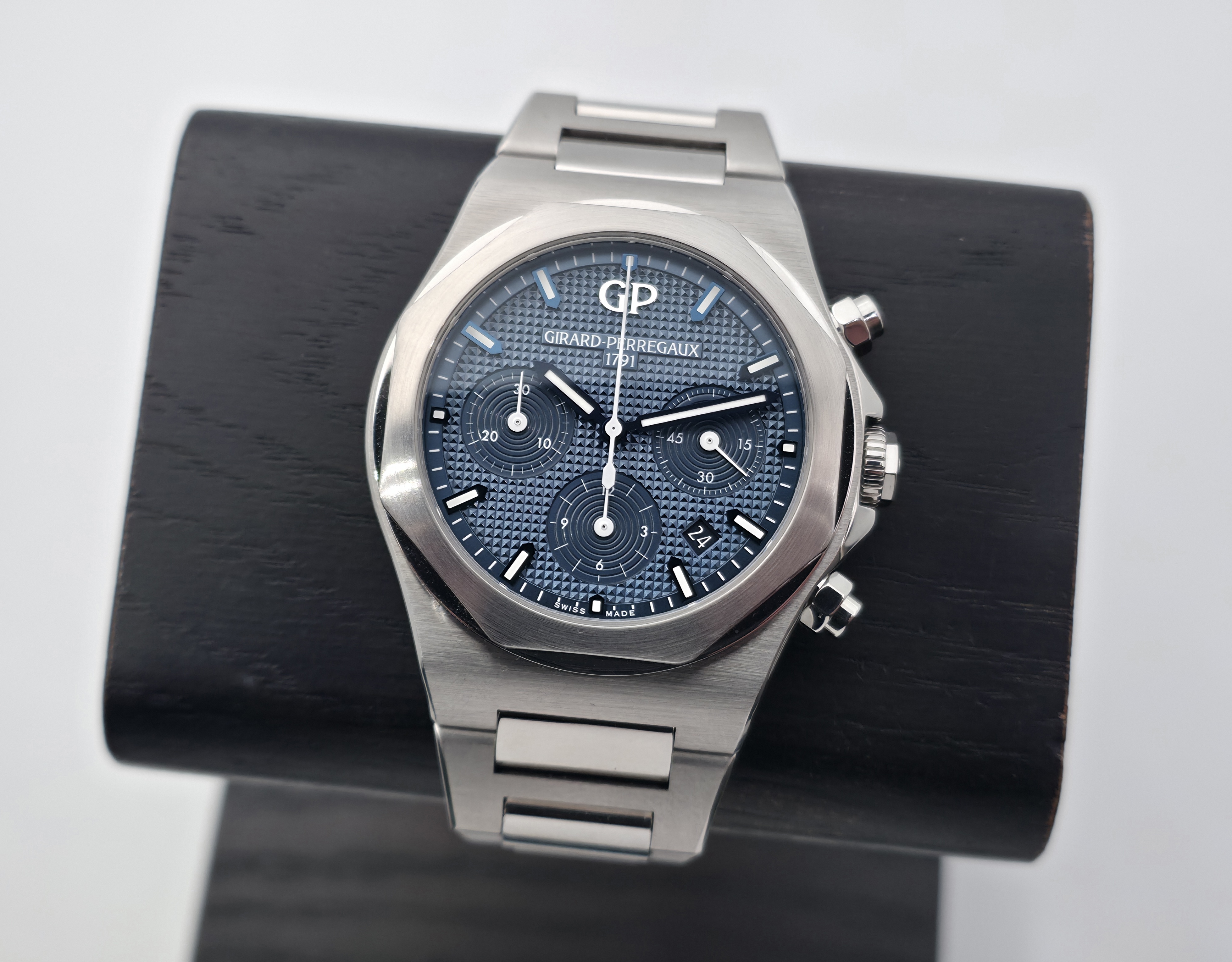 Girard-Perregaux Laureato Chronograph 42mm (10/2022)