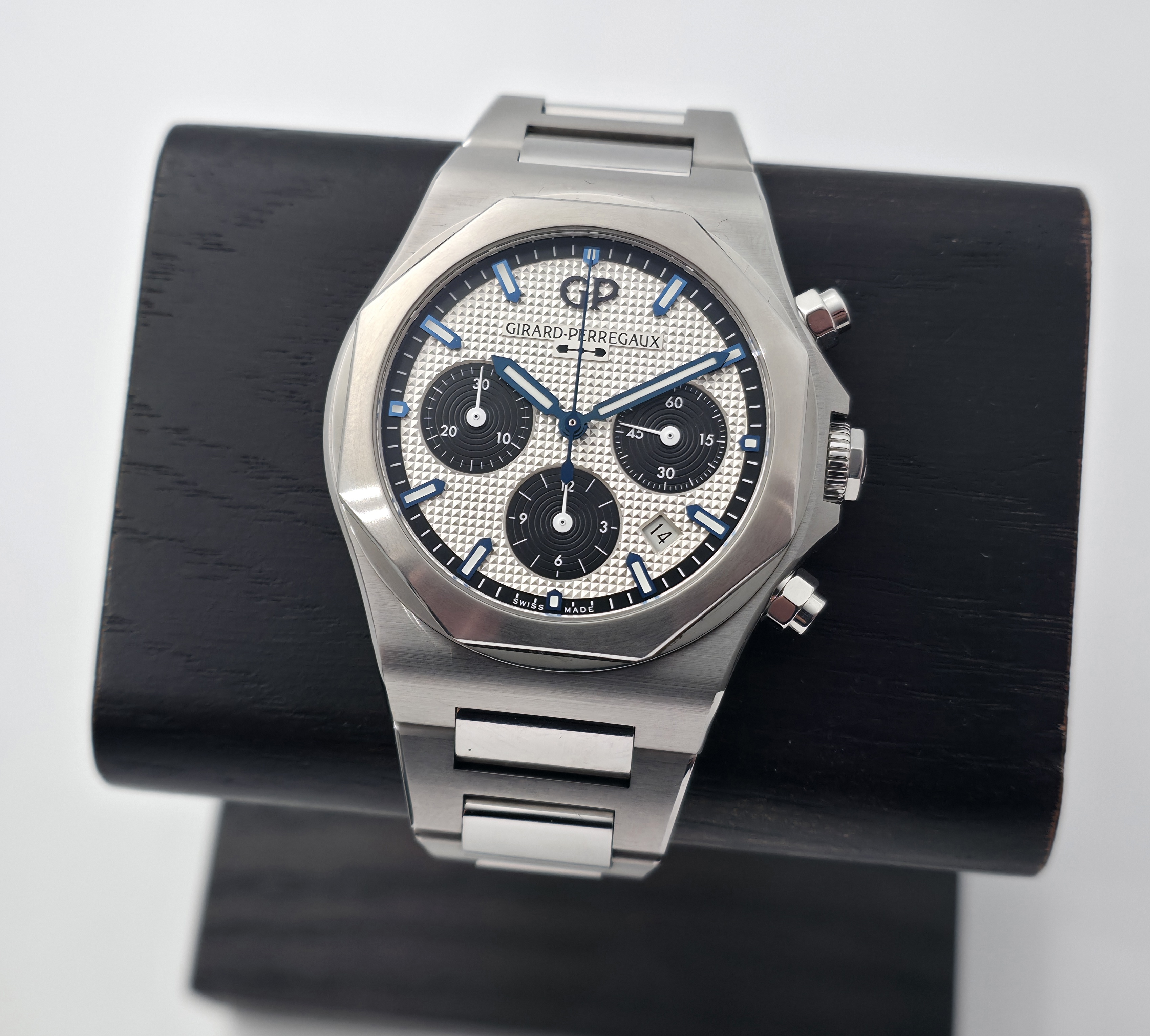 Girard-Perregaux Laureato Chronograph 42mm, White (02/2023)