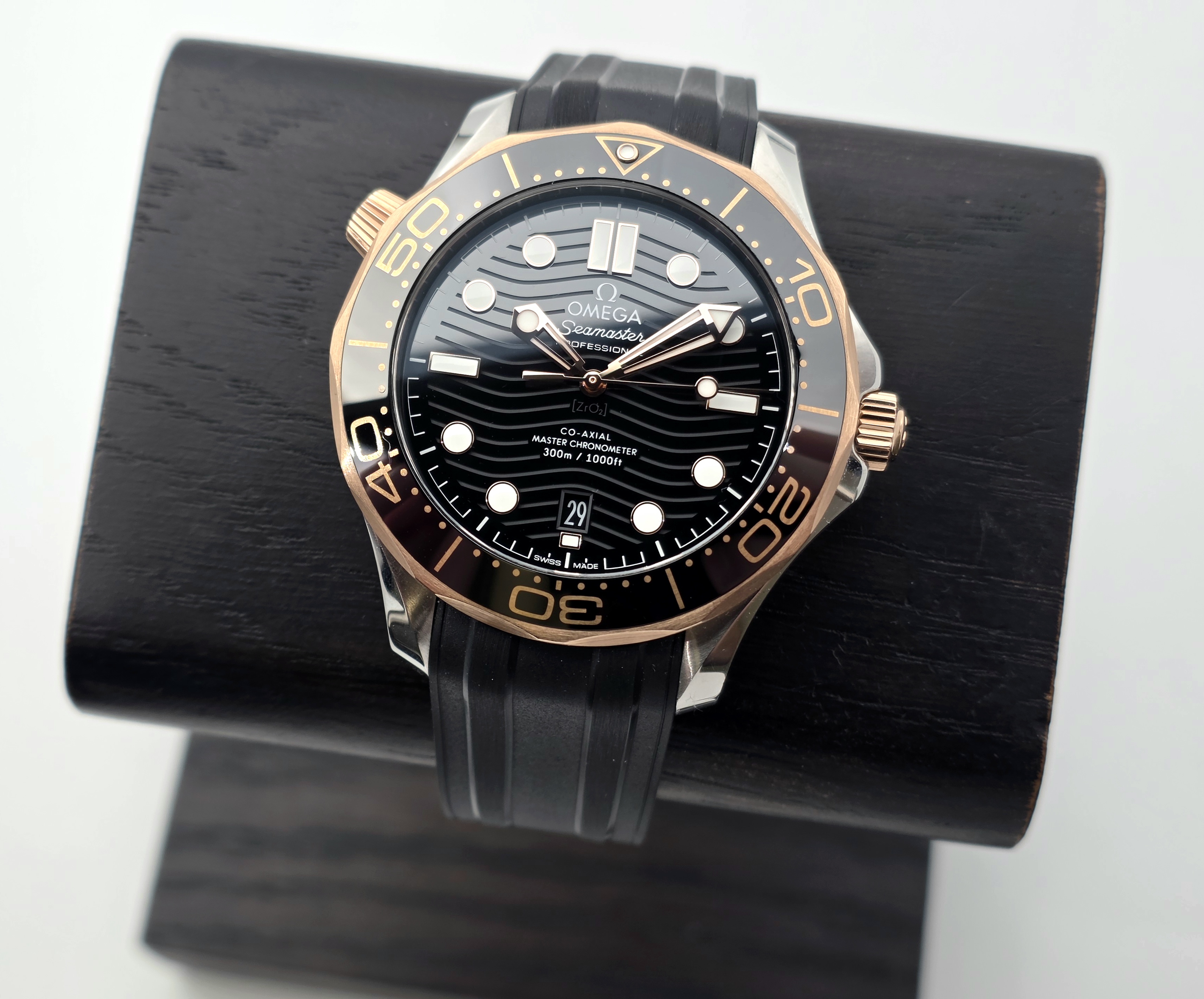 Omega Seamaster Diver 300M 42mm Steel/Sedna Gold (12/2024)