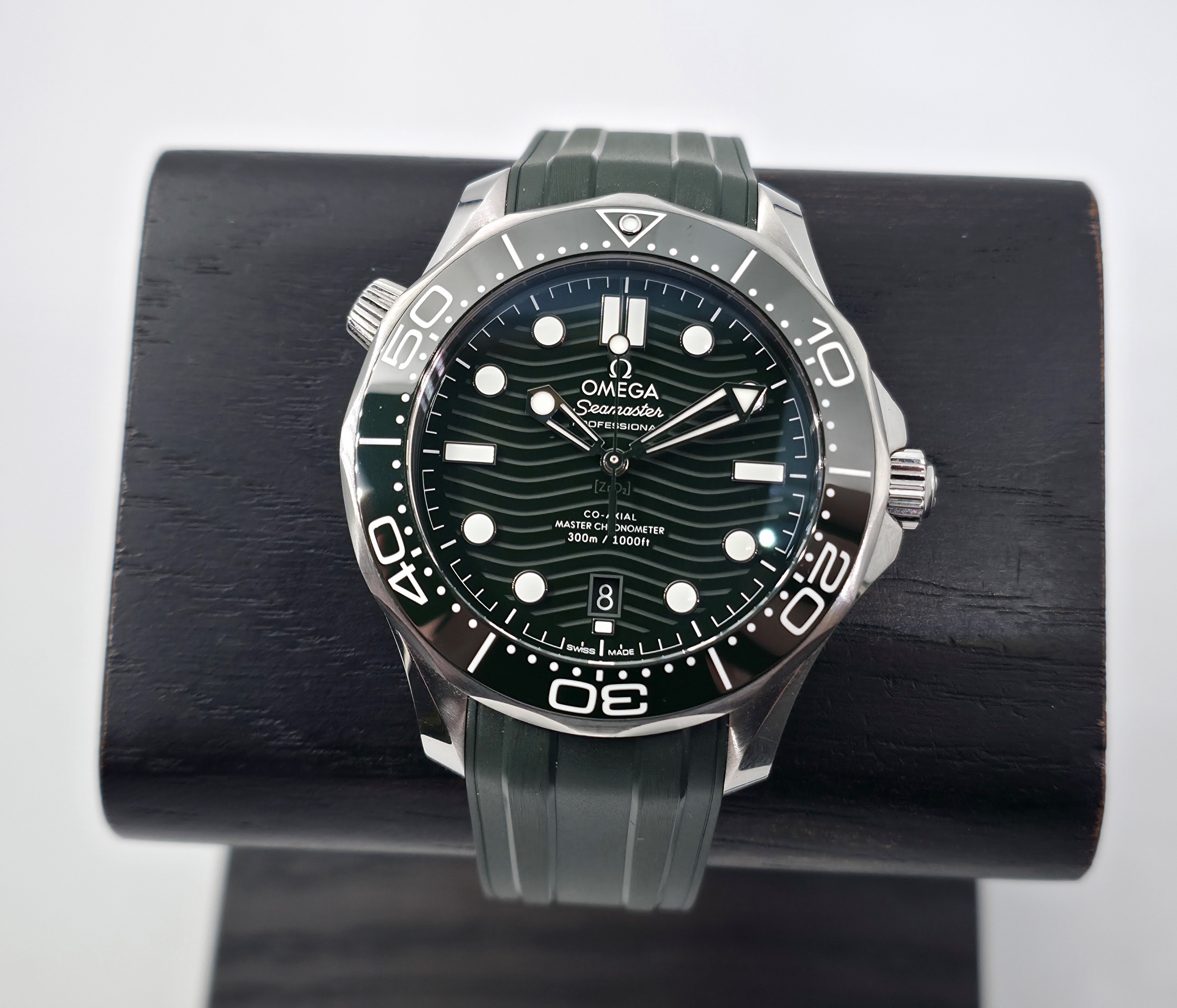 Omega Seamaster Diver 300m 42mm Green (08/2022)