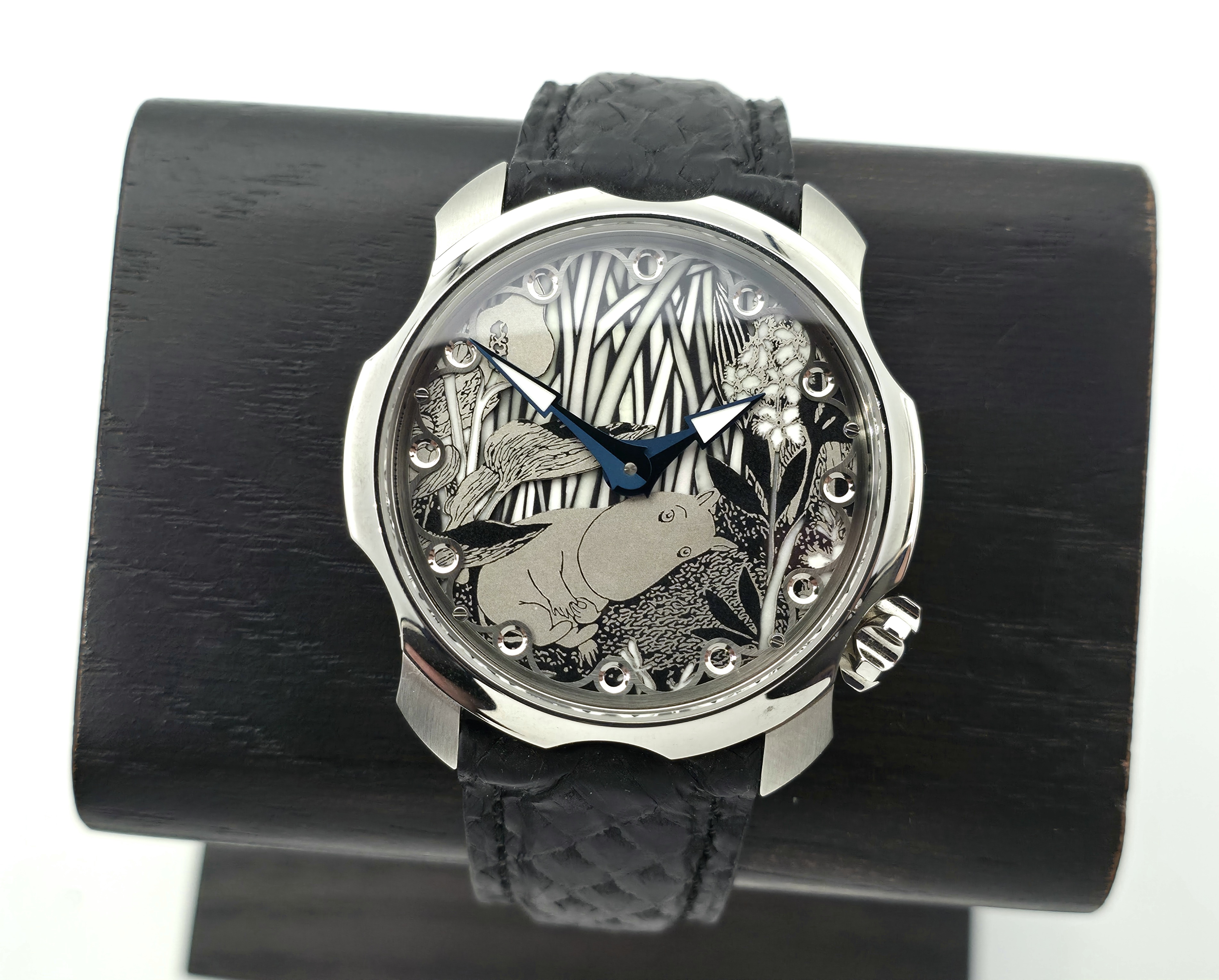 Sarpaneva × Moomin 42mm “Flame Blue” (04/2022)