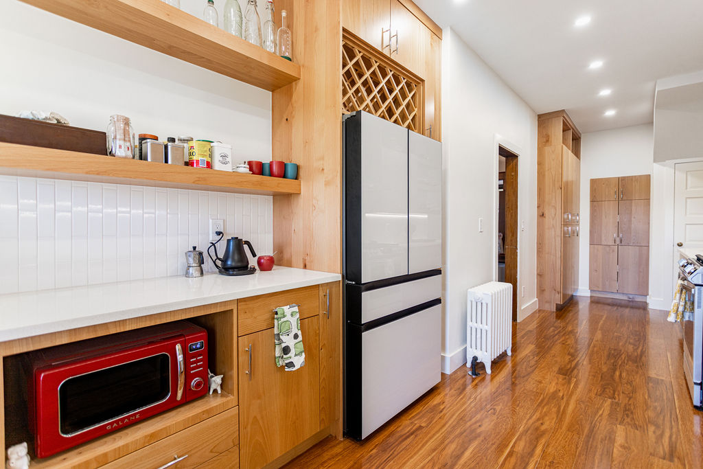 Minimalist kitchen cabinets
