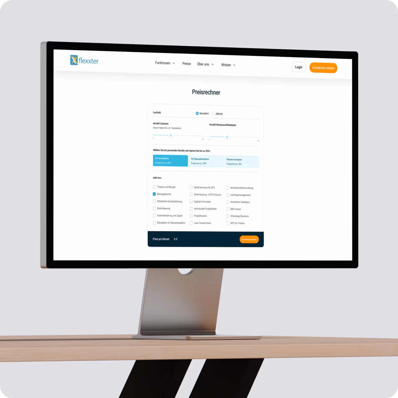 Computerbildschirm zeigt eine Preisrechner-Webseite von Flexxter mit Lizenz- und Mitarbeiteranzahl, Bundle-Auswahl und Add-ons.