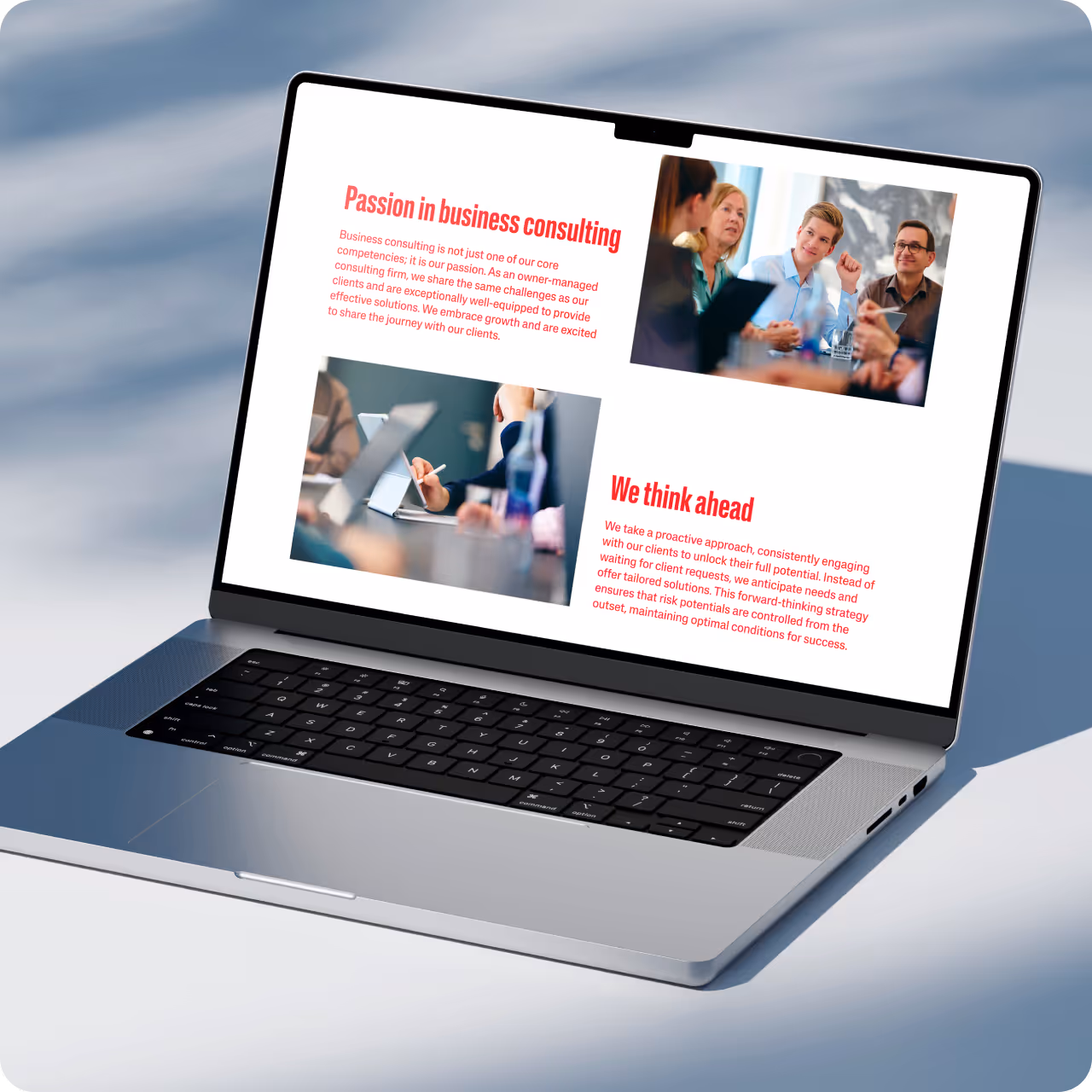 Laptop mit einer geöffneten Webseite, die Geschäftsberatung und proaktives Denken mit Bildern von Meetings und Text in roter Schrift darstellt.