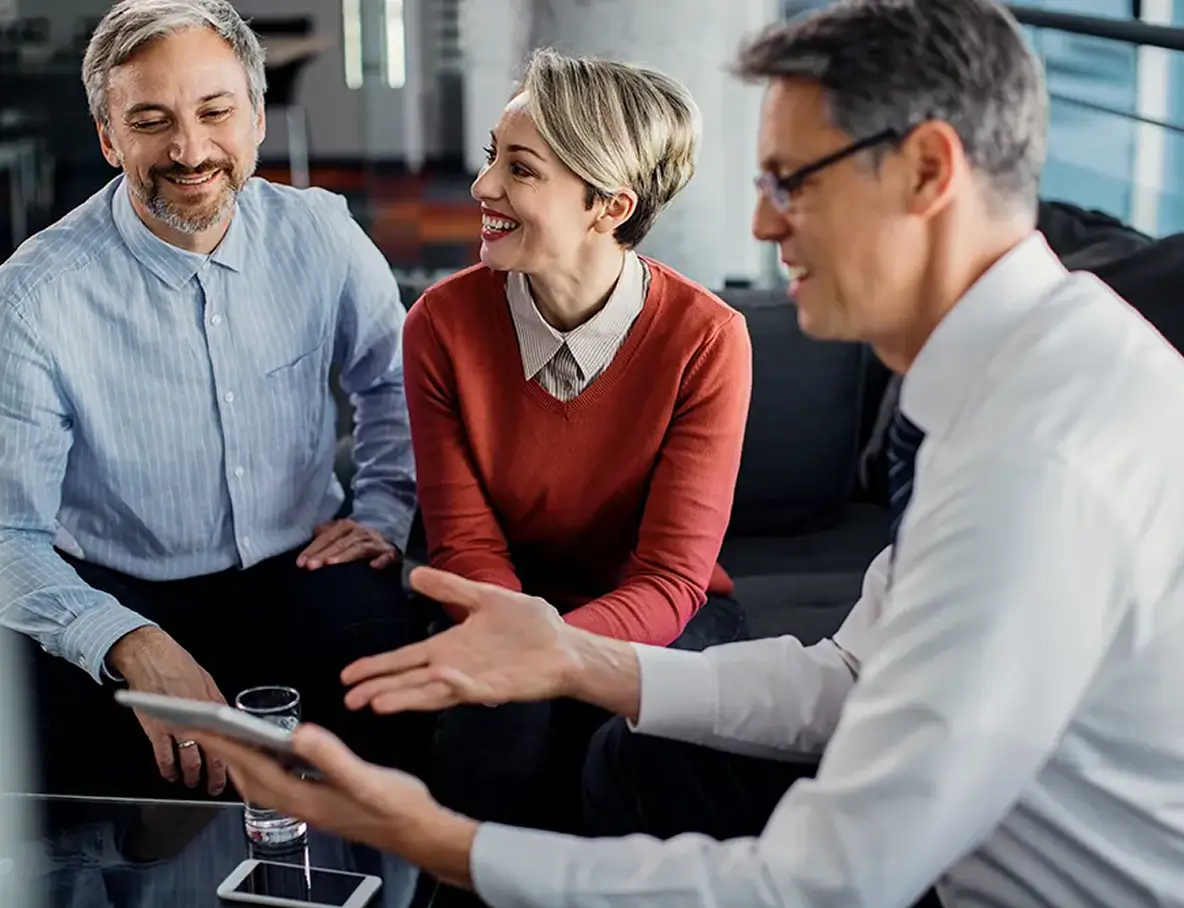 A couple during onboarding where On-site Identification is performed by a client advisor on a tablet.