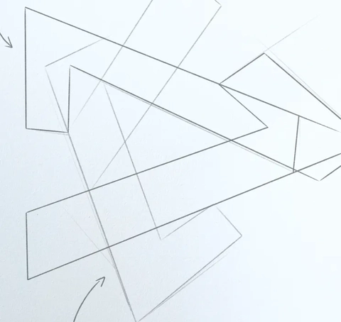 Schematische Darstellung einer geometrischen Zeichnung in Perspektive mit mehreren rechteckigen Formen und Pfeilen, die Richtungen angeben.