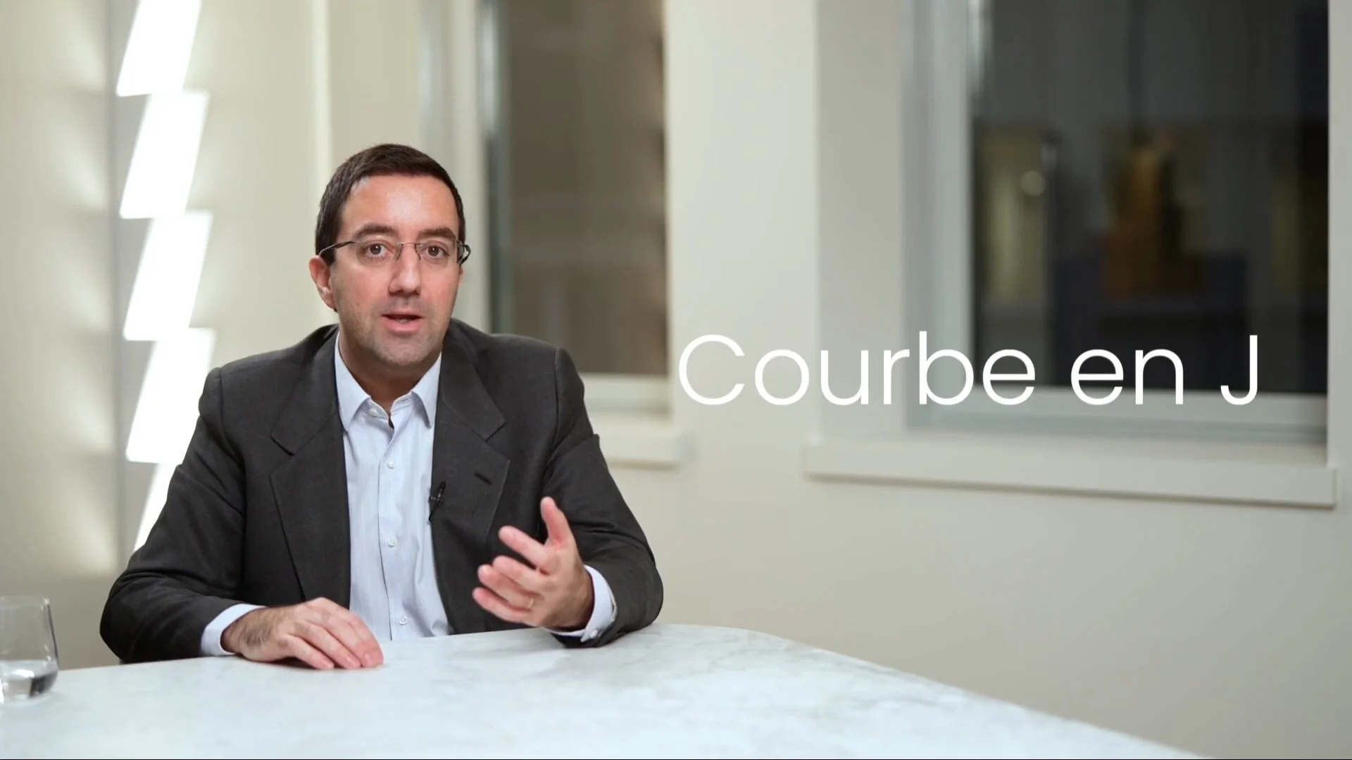 La courbe en J