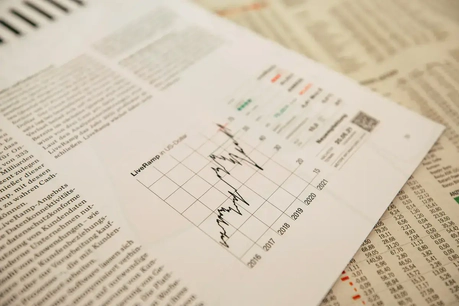Financial analysis and expertise in private equity co-investment, illustrating performance evaluation and market data interpretation.