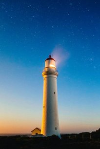 A beacon symbolizing the deal flow process in private equity, illustrating a fund's ability to identify, guide, and select investment opportunities over time thanks to structured expertise.