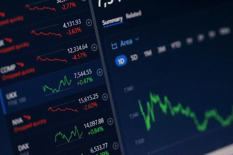 Visualization of financial markets showing the volatility of indices, in relation to the functioning of mutual funds and investment funds.