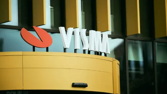 Logo et enseigne extérieure sur la façade du bâtiment du groupe Visma