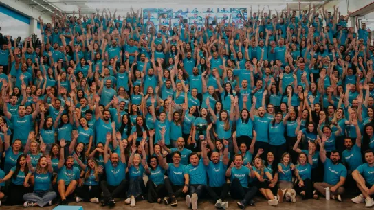 Rassemblement de l'équipe Conta Azul célébrant son rachat par le groupe Visma en Amérique latine