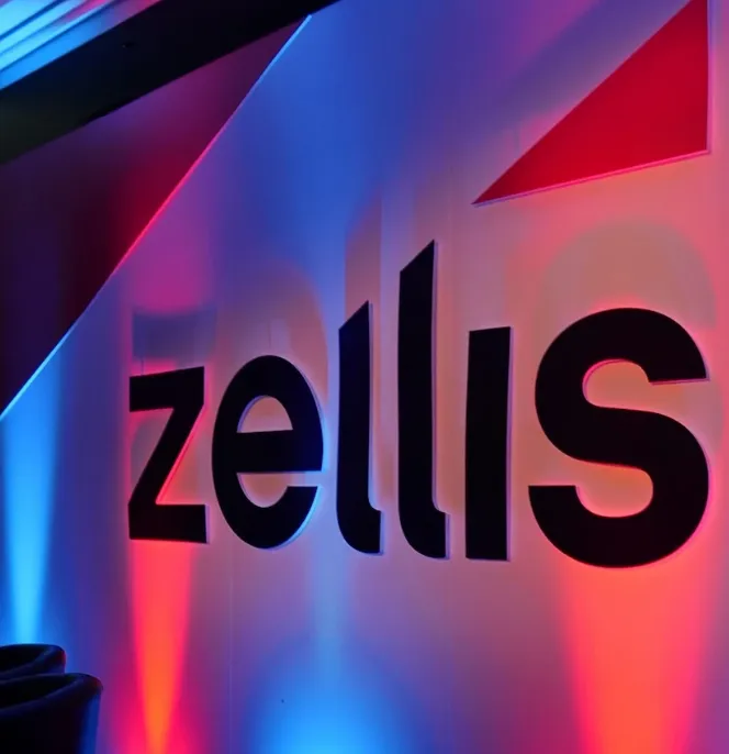 Cover, logo Zellis, lumière bleue et rouge