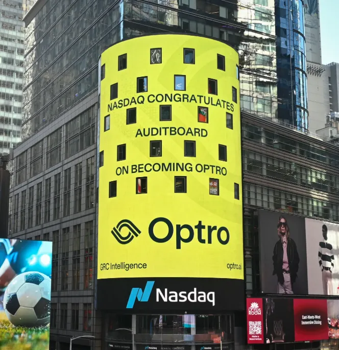Optro: parete pubblicitaria con il Nasdaq