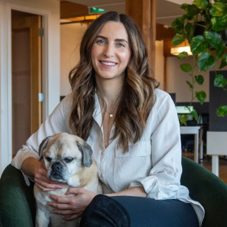 Portrait Jacqueline Prehogan et chien