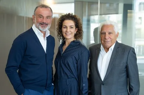 Djamina Grimm alongside the founders ofAltaroc, Frédéric Stolar and Maurice Tchénio