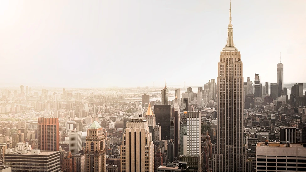 Vue panoramique des gratte-ciel de New York et de l'Empire State Building pour Insight Partners