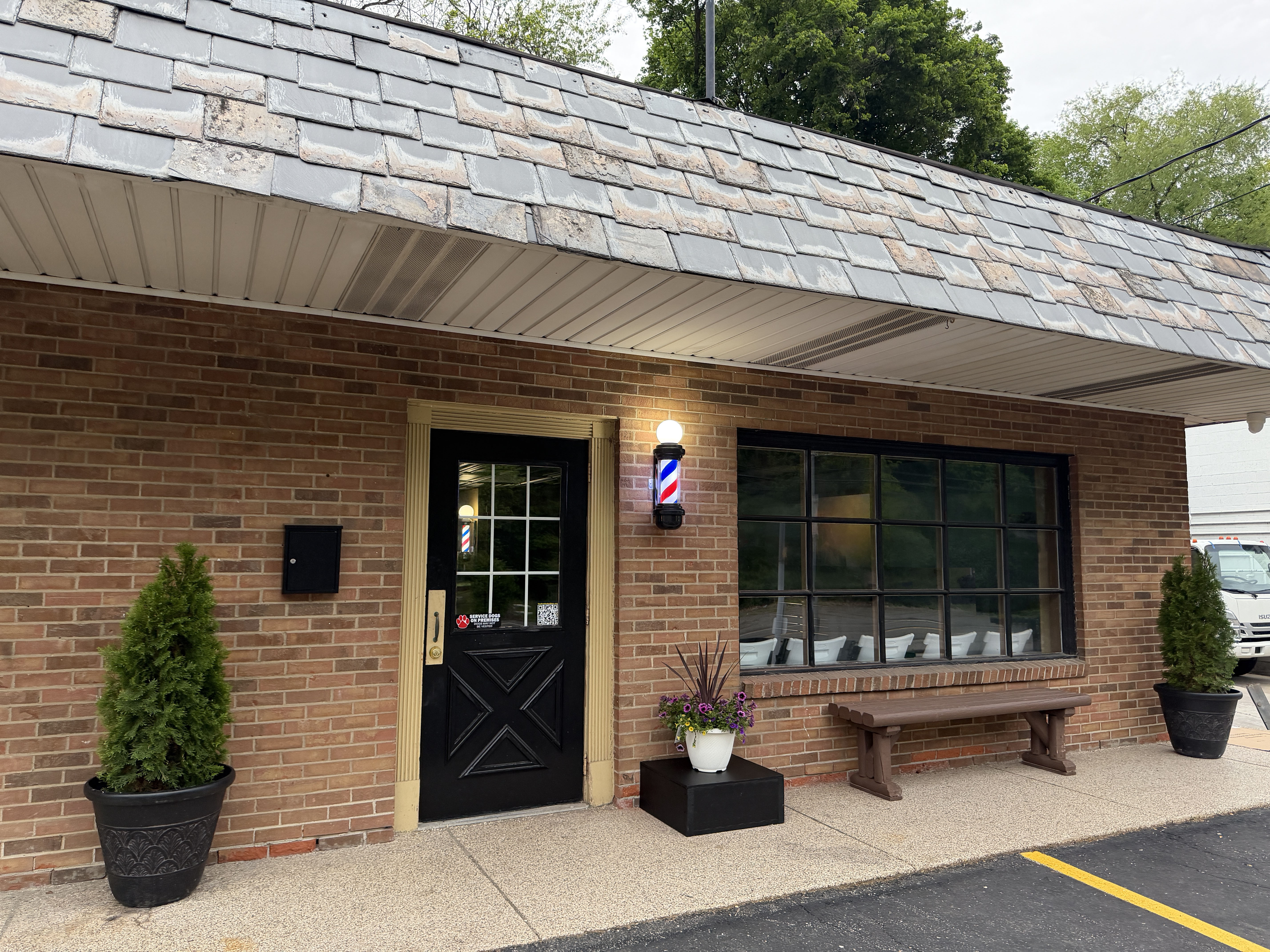 The Pros Barber Shop Store Front