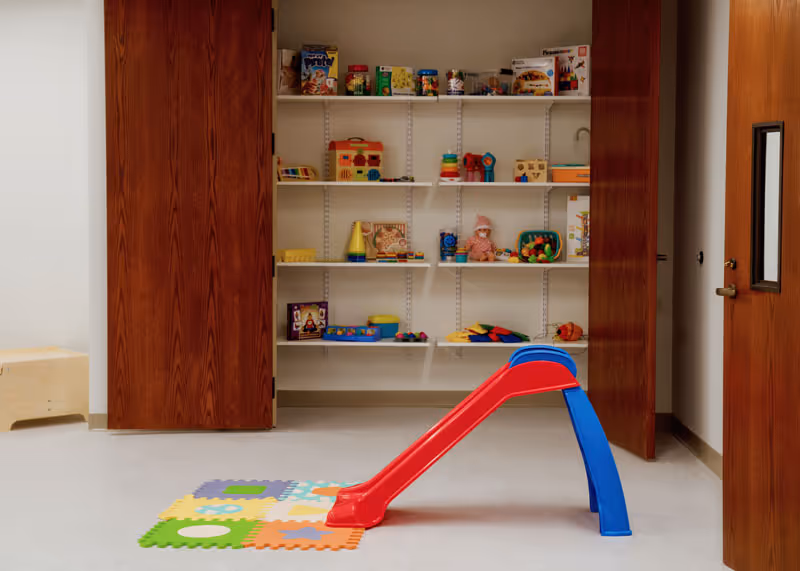 Modern and well-organized therapy space promoting focus and engagement at North Shore Pediatric Therapy, Naperville, IL.
