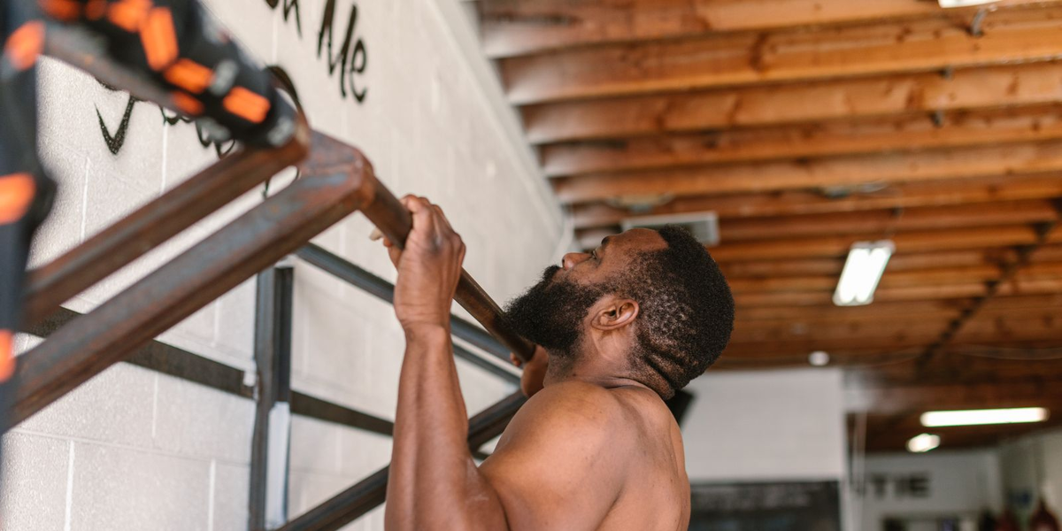 Cadoo pullup game — the camera counts and form-scores every pullup