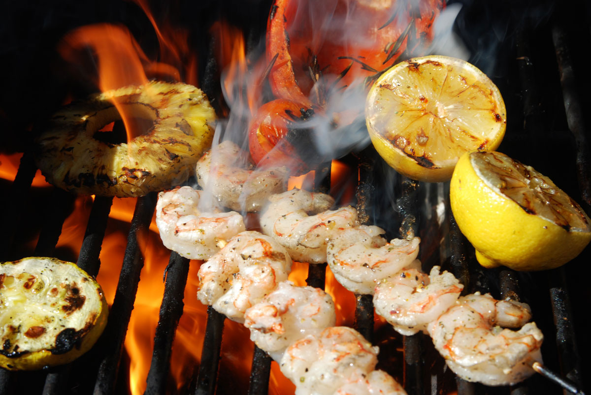 BBQ Bay Skewers White Shrimp on the grill