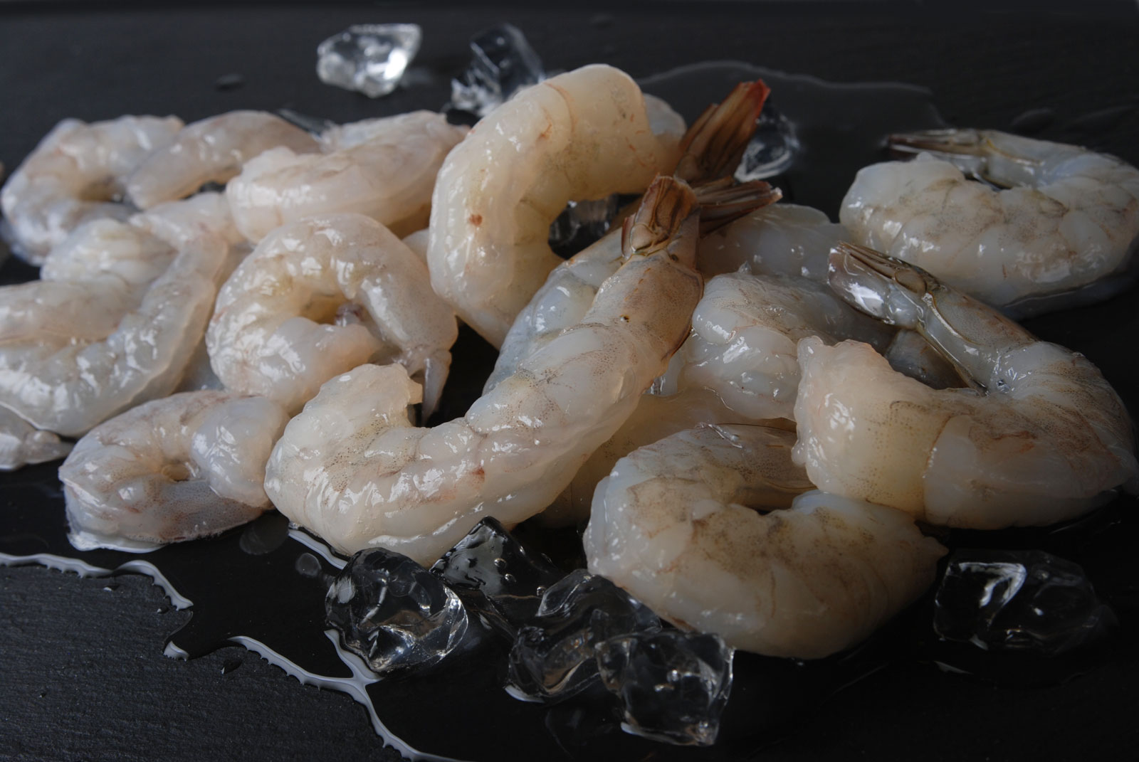 Chef's Net Select P&D tail on white shrimp on ice