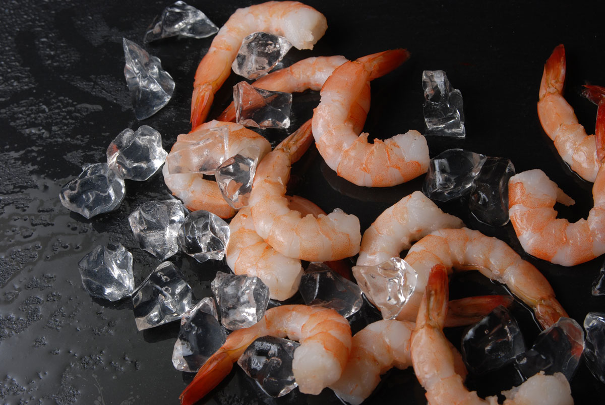 Cooked P&D tail on white shrimp with crushed ice