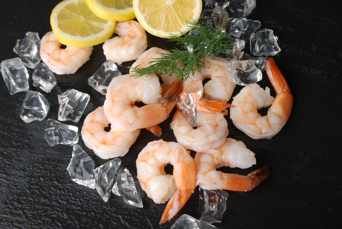 Chef's Net cooked white shrimp, P&D tail on, with lemon and dill on ice