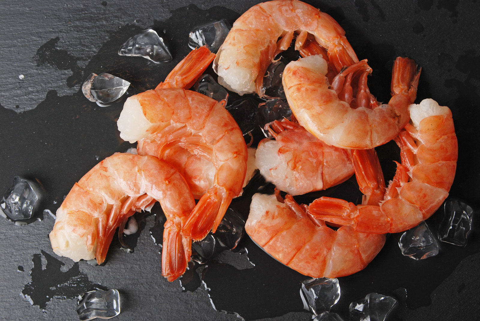 Headless shell-on Argentine red shrimp on ice