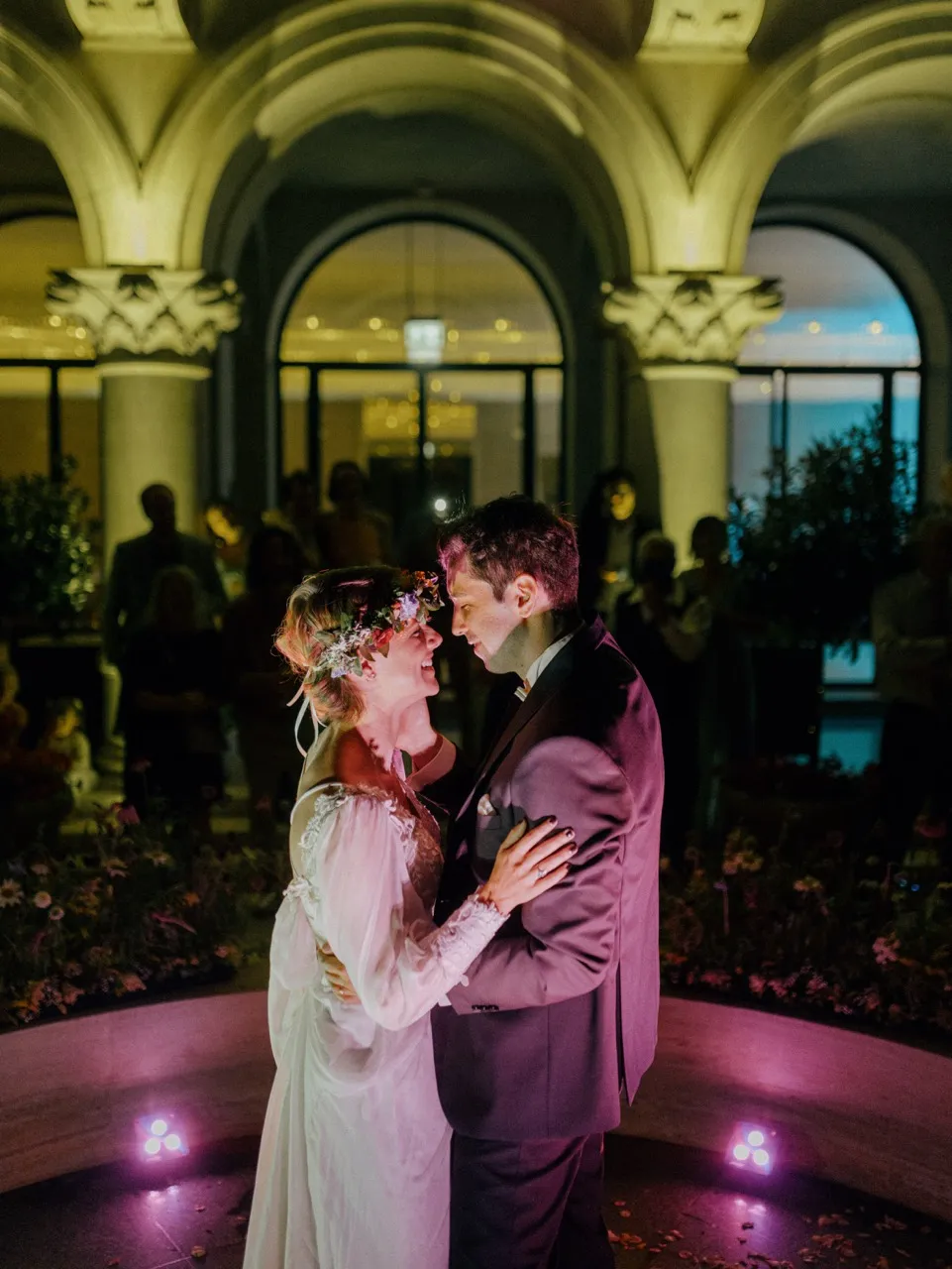 Az Aranybástya Étteremnek otthont adó Lónyay-Hatvany-villa épülete, melynek gazdag múltja, megjelenése és panorámája teszi igazán rendkívül egyedivé a rendezvényhelyszínt.