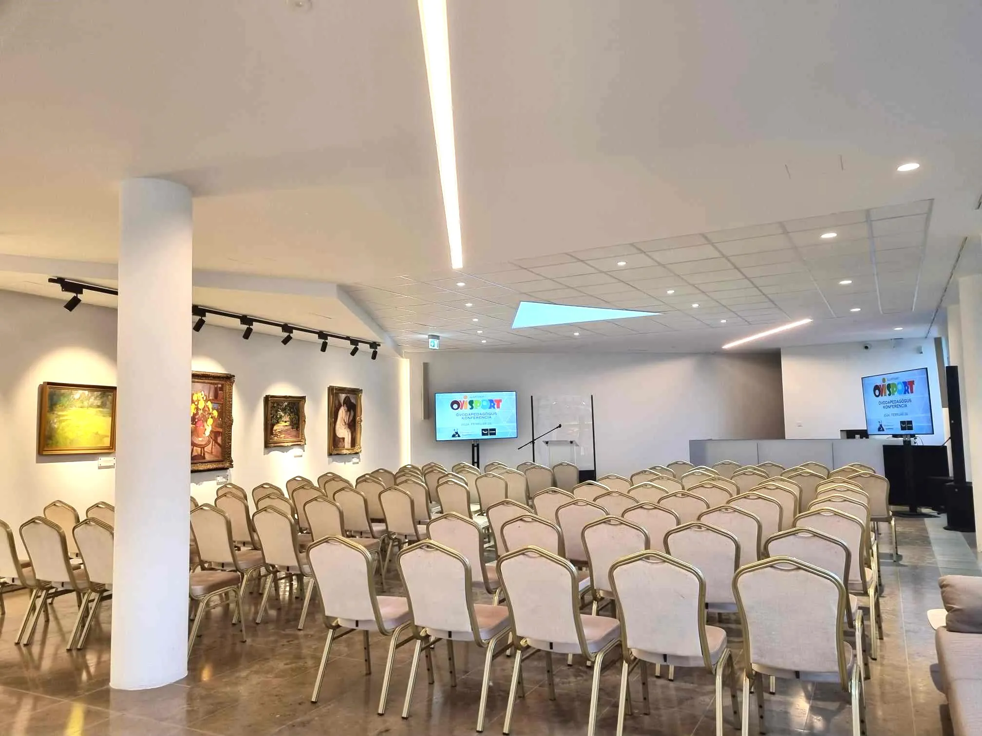 Az Aranybástya Étteremnek otthont adó Lónyay-Hatvany-villa épülete, melynek gazdag múltja, megjelenése és panorámája teszi igazán rendkívül egyedivé a rendezvényhelyszínt.