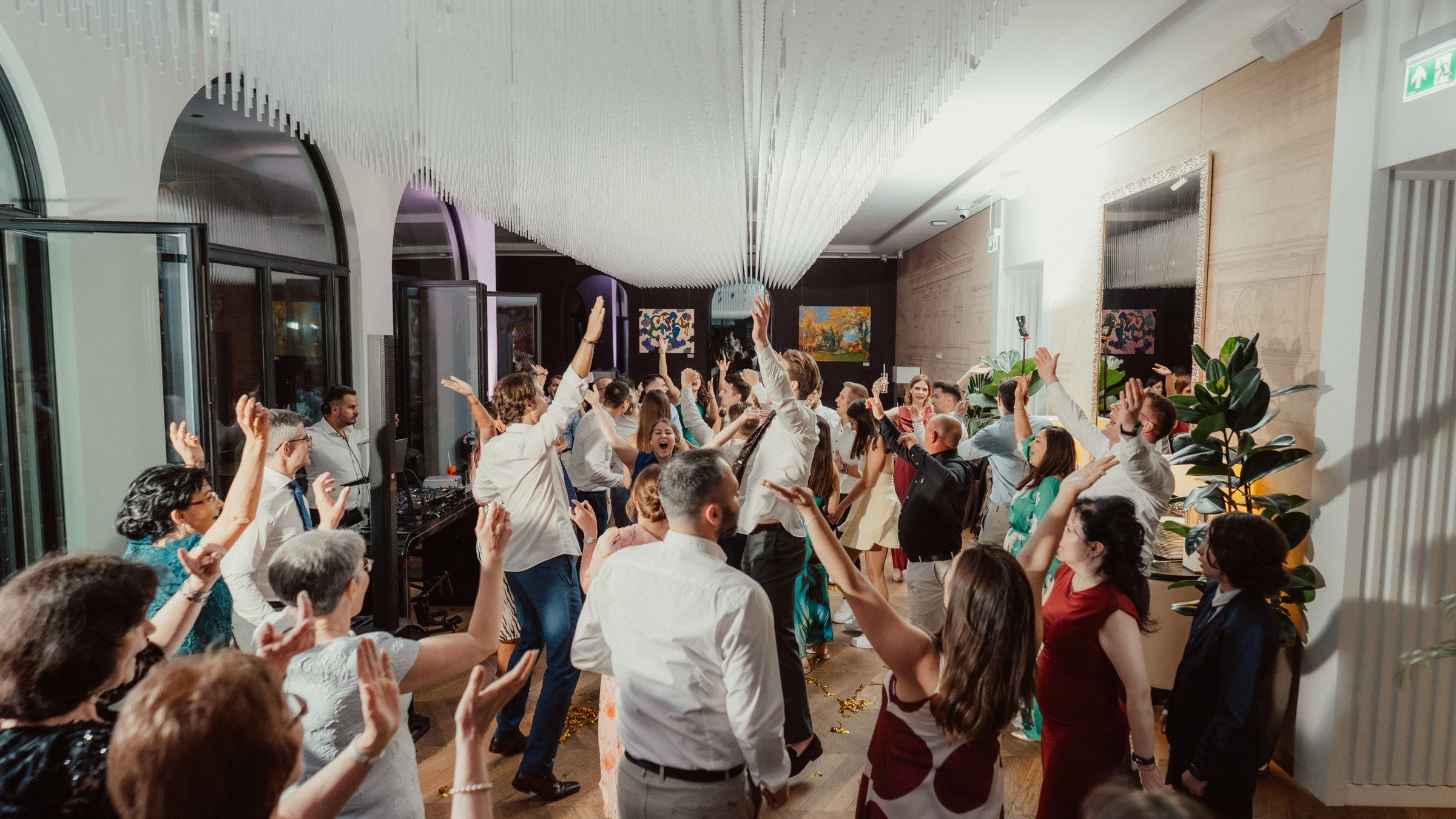 Guests dancing at a wedding reception at the Aranybástyában