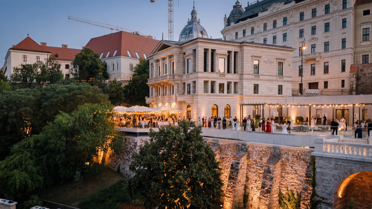 An evening event Lónyay-Hatvany the Lónyay-Hatvany , with guests celebrating on the Aranybástya terrace of the Aranybástya