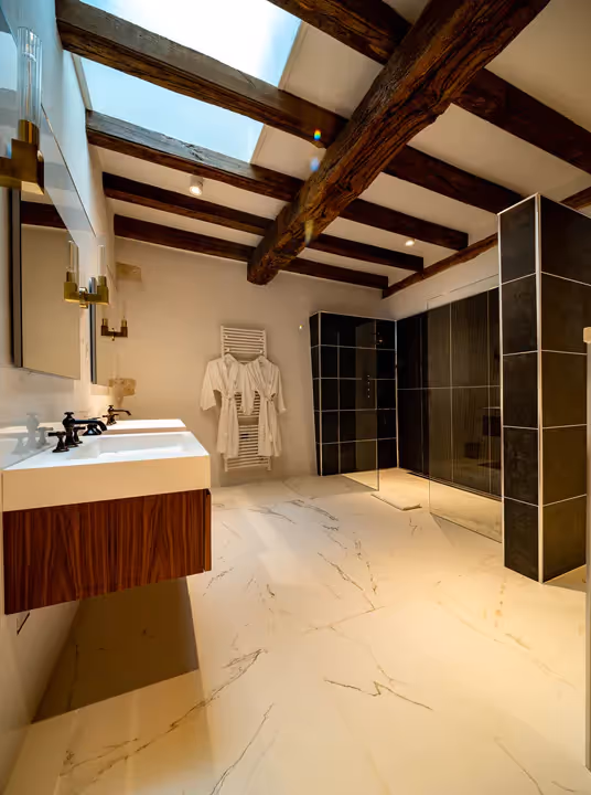 bathroom in Renoir bedroom