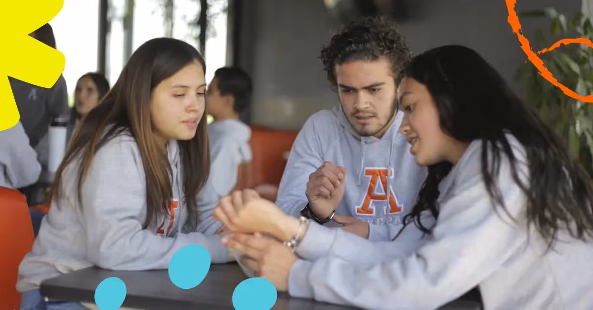 Alumnos de prepa Anáhuac hablando