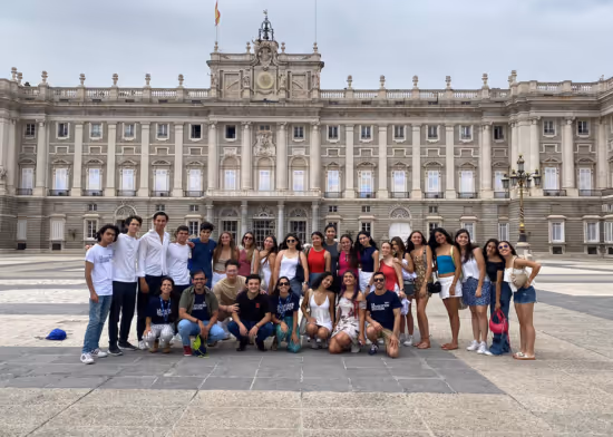 Alumnos de Prepa Anáhuac en Palacio Real