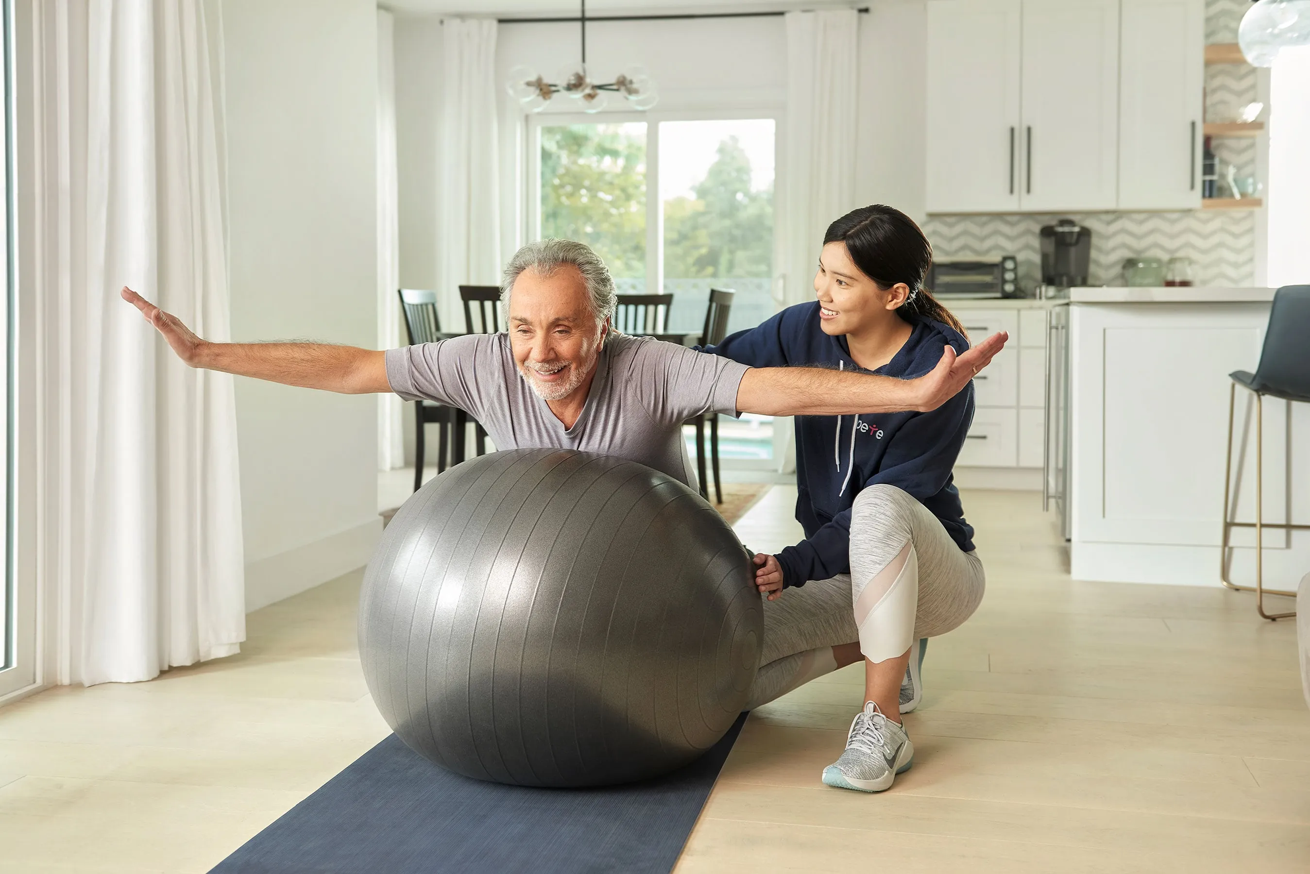 PeteHealth Therapist at home service with patient.