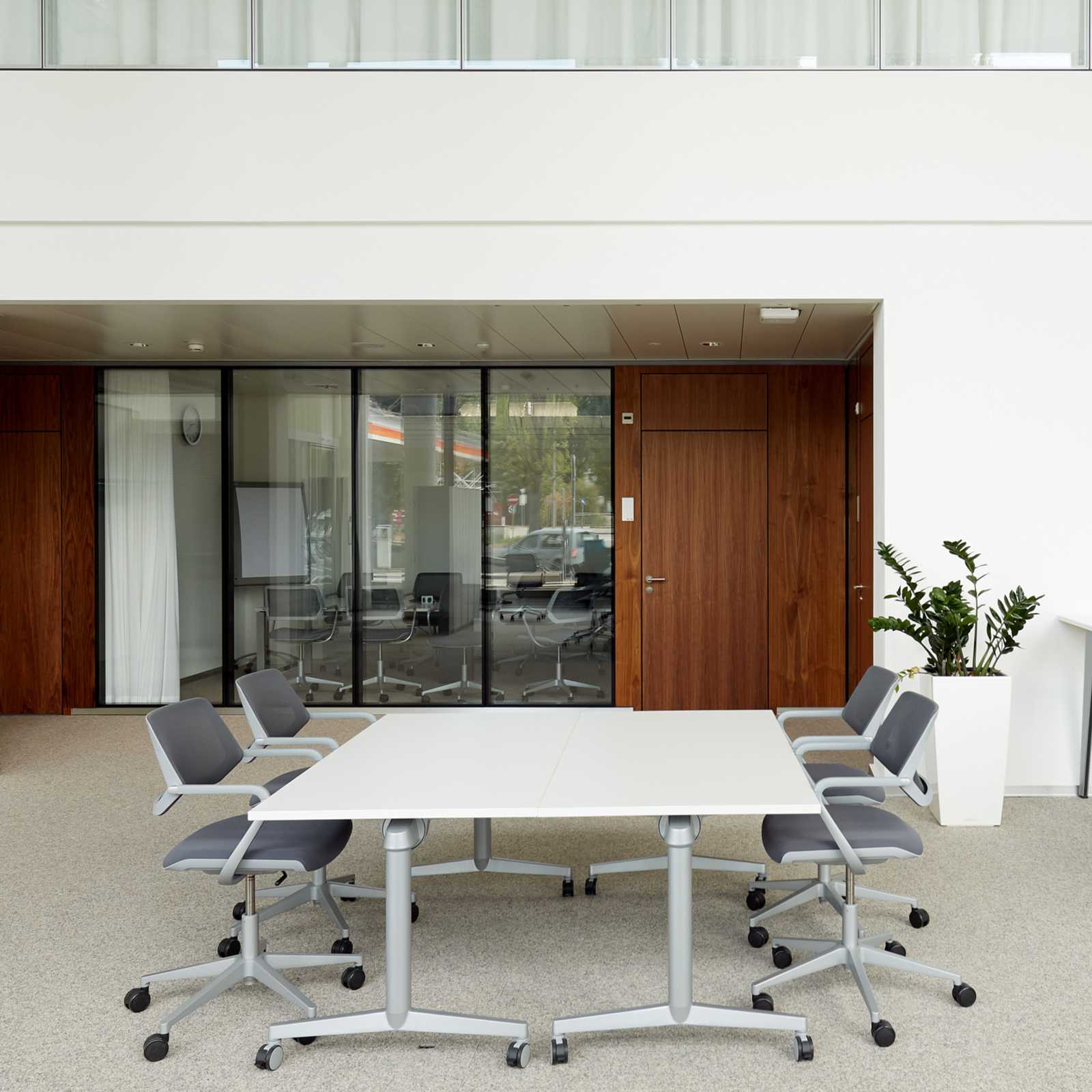 Installation of the second company site of Lonza AG at the Lonza Tower in Basel.
