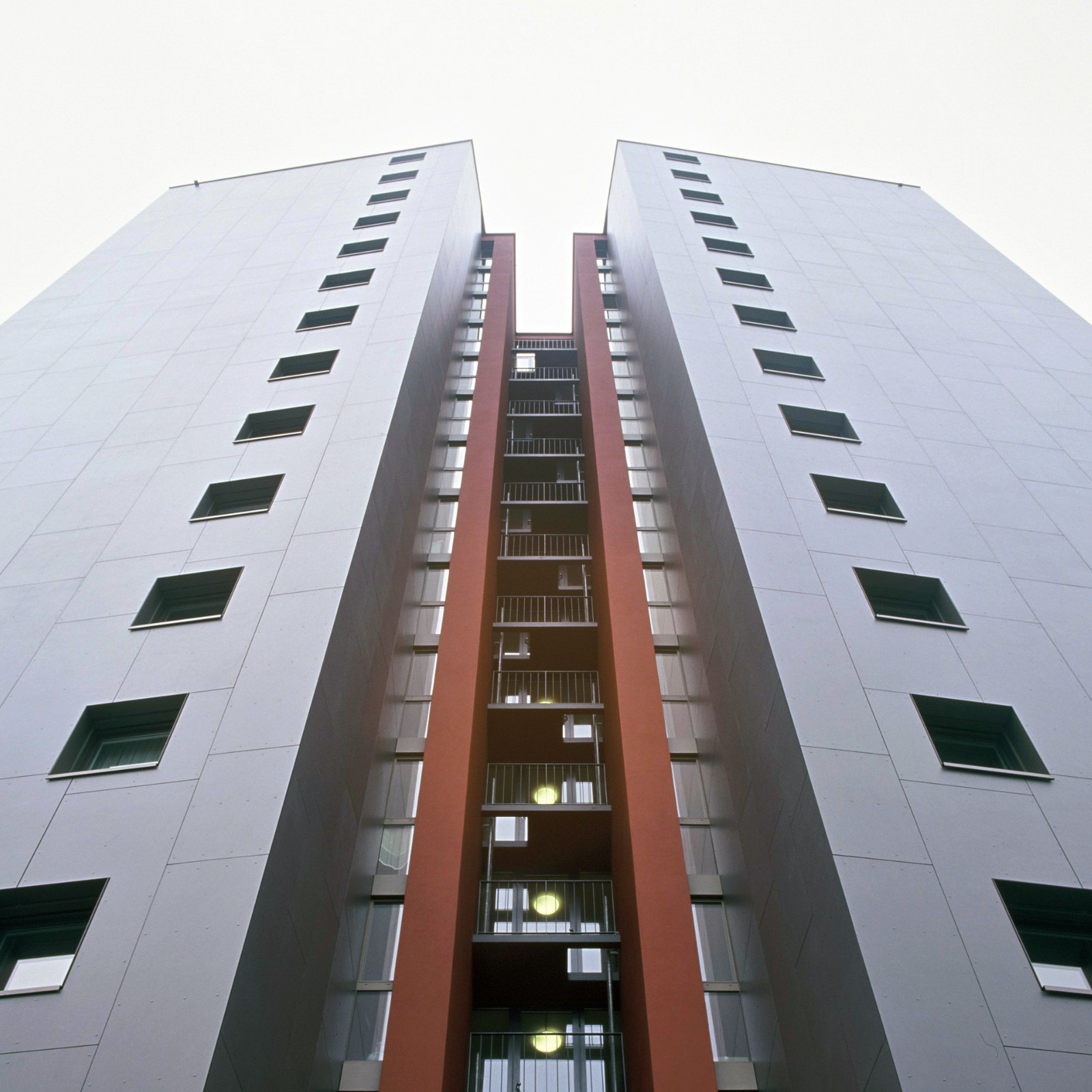 Sanierung einer Wohnüberbauung des Architekten Walter Senn aus dem Jahre 1965.
