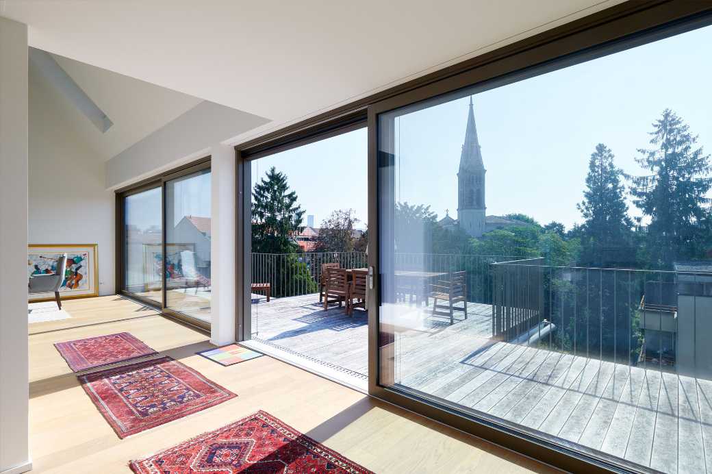 Ersatzneubau im beliebten, mit Hinterhöfen durchsetzten Bachlettenquartier.