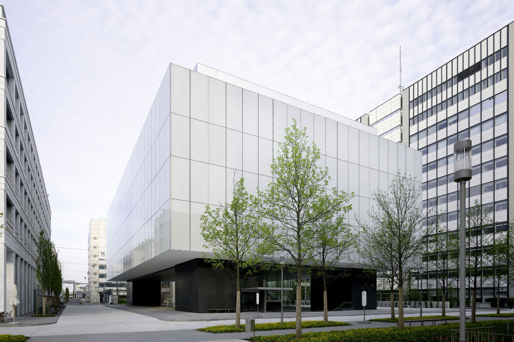 Planung und Ausführung eines Büro- und Laborgebäudes auf dem Novartis Campus für den Designarchitekten Yoshio Taniguchi aus Tokyo.