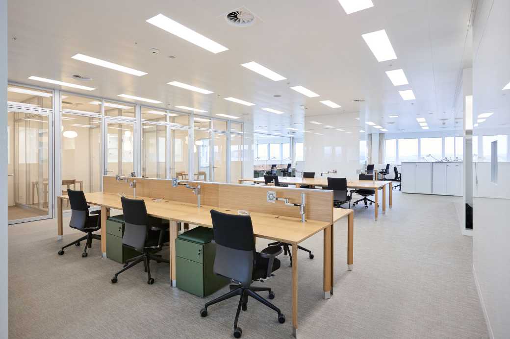 Einbau flexibler und zeitgemässer Labor-, Büro- und Kommunikationszonen in Gebäude am Rande des Novartis Campus.