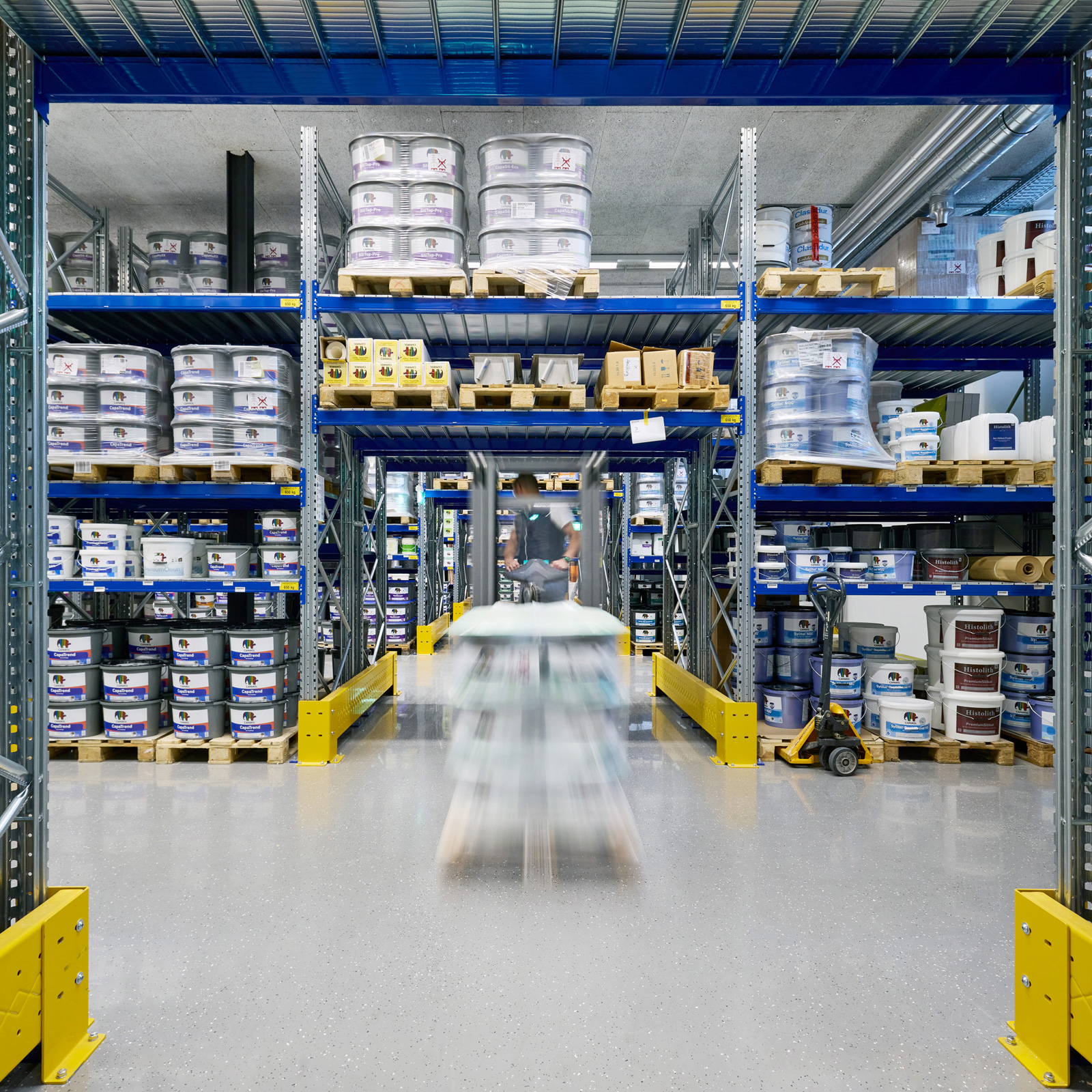 High-bay warehouse of the paint manufacturer Caparol
