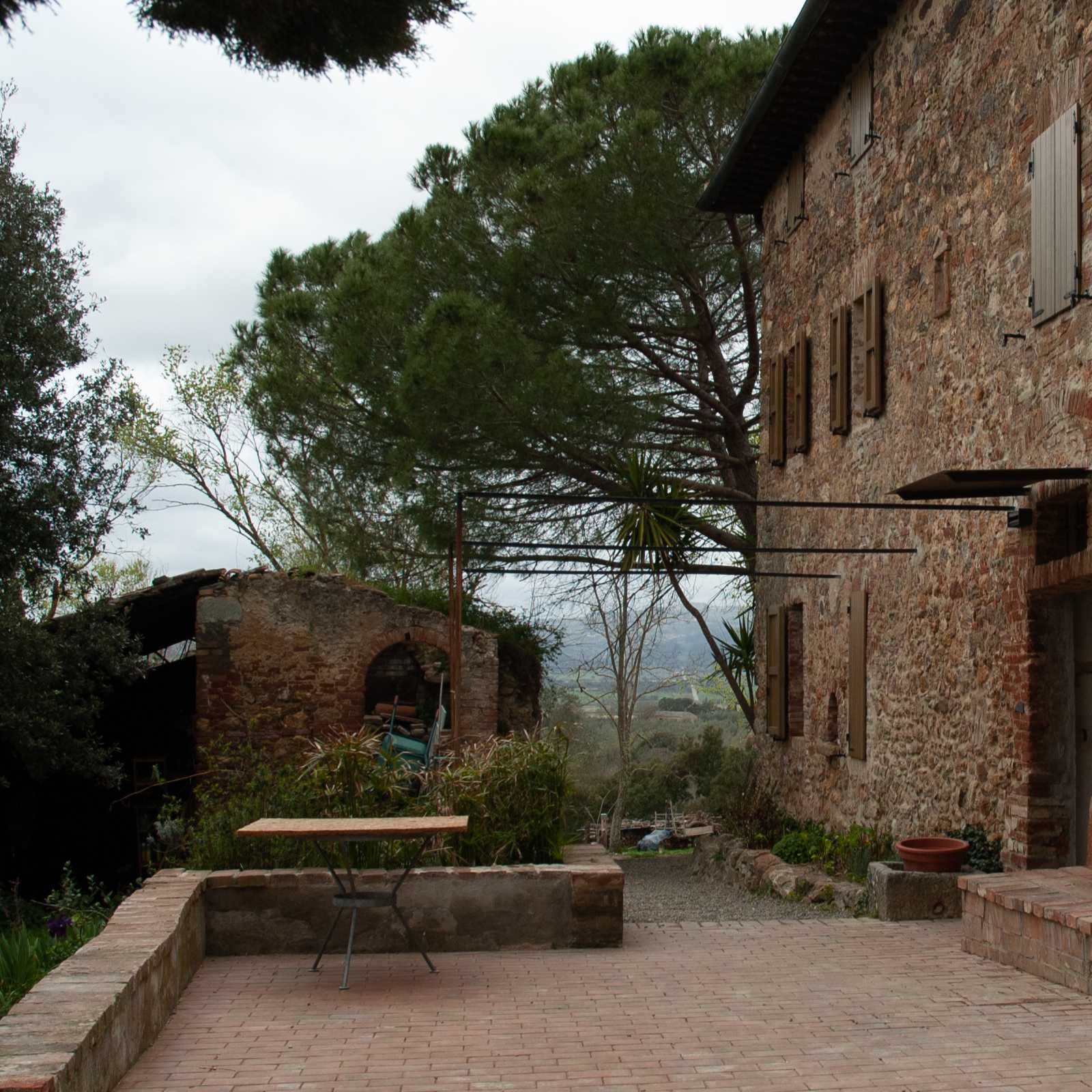 Restoration of a residential building in the middle of an olive grove in Tuscany.