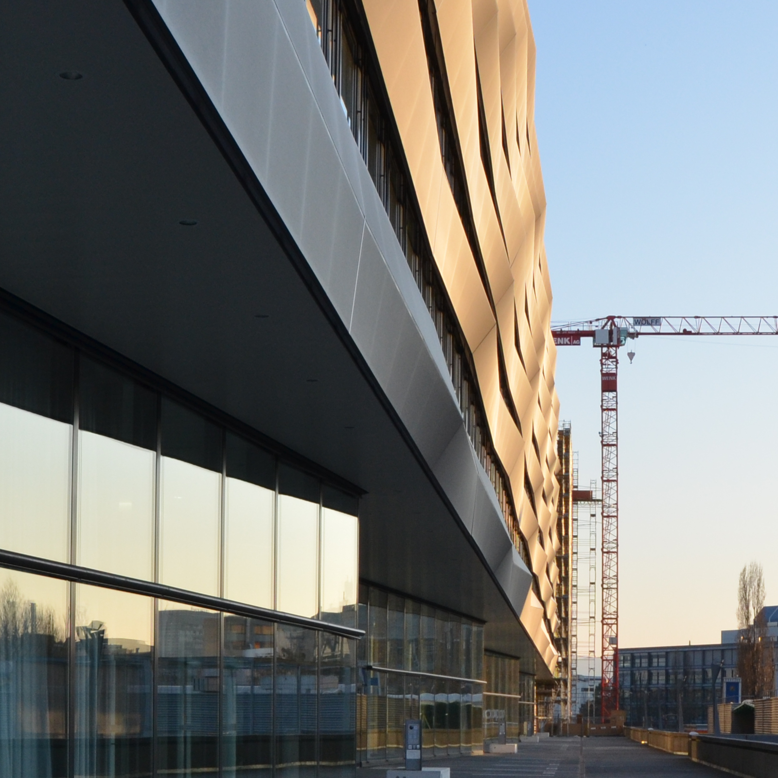 In core&shell erstelltes Labor- und Bürogebäude im Bereich 'Life Sciences' im Westen von Basel.